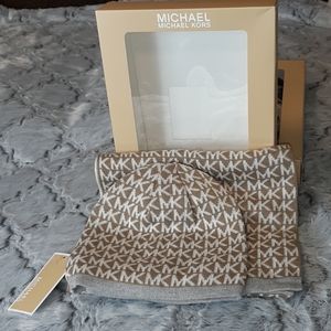 MK Scarf &Hat Set Sz O/S